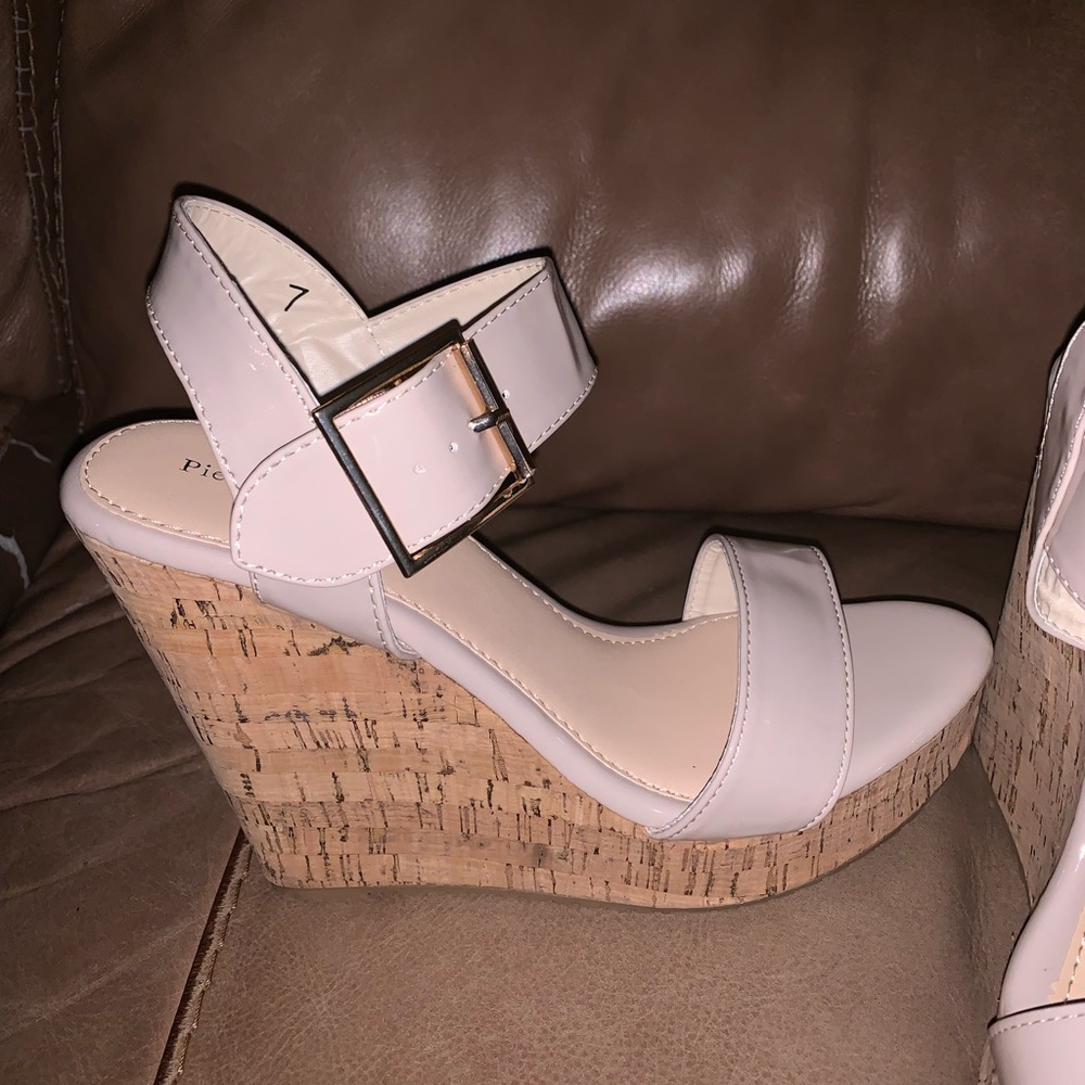 Brand new Pierre Dumas wedge